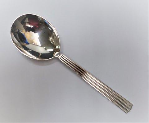 Georg Jensen. Bernadotte. Sterling (925). Vorlegelöffel. Länge 21 cm.