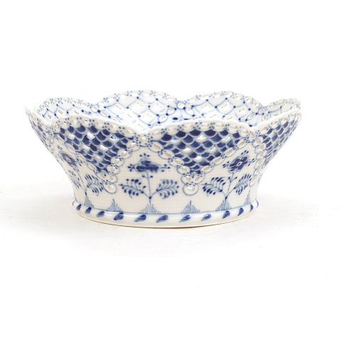 Royal Copenhagen: Grosse Schale, Zwiebelmusster. 
#051. H: 9cm. D: 23,5cm