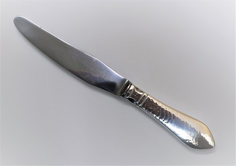 Georg Jensen. Sølvbestik. Sterling (925). Antik. Frokostkniv. Længde 20,3 cm. 
Der er 6 styk på lager. Prisen er per styk.