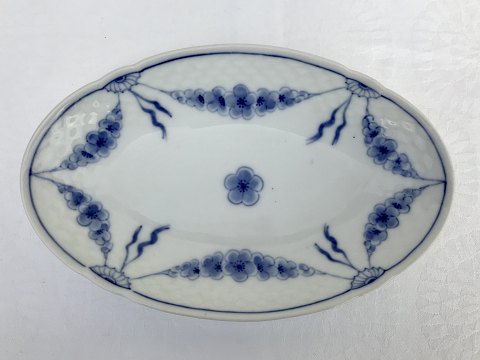 Bing & Grondahl
empire
Oval bowl
# B & G
* 250kr