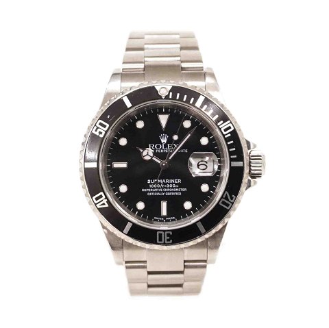 Rolex Submariner ref. 16610, Stahl. Wird mit Box 
und Zertifikat geliefert. Verkauft zum ersten Mal 
am 14.02.2004 in Dänemark. D: 40mm