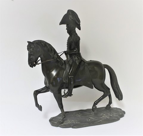 Bronzefigur forestillende Frederik d. Vl. Højde 26,5 cm.