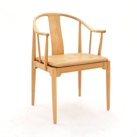 Hans J. Wegner, 1914-2007: Der Chinastuhl, Kirsch. 
Hergestellt von Fritz Hansen