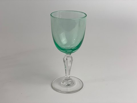 Grünes Holmegaard Pfeiffer Glas für Weißwein. Glatt, grün-Becken und facettiert 
Schaft