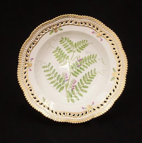 A large Flora Danica soup plate. #20/3547. D: 24cm