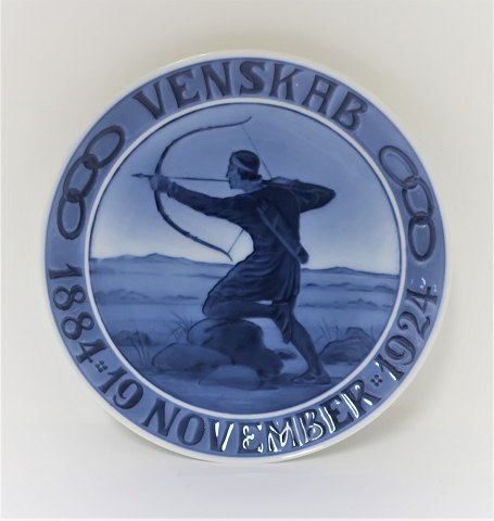 Royal Copenhagen. Memorial Plate # 229. Odd Fellow plate. Archer. 1924. Diameter 
23 cm.