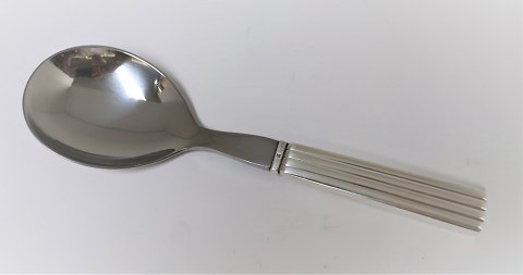 Georg Jensen. Bernadotte. Sterling (925). Vorlegelöffel mit Stahl. Länge 19,5 
cm. Produziert von 1933 bis 1945