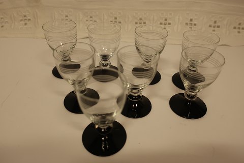 Glas, "Hørsholm" aus Holmegaard
GKlares Glas mit Schwarz
Die Gläser sind handgemacht und wurden bis in den 1960-Jahren hergestellt
H: um 7cm
Am Lager: 8 stk
Wir haben auch eine grosse Auswahl von antikke Glässern