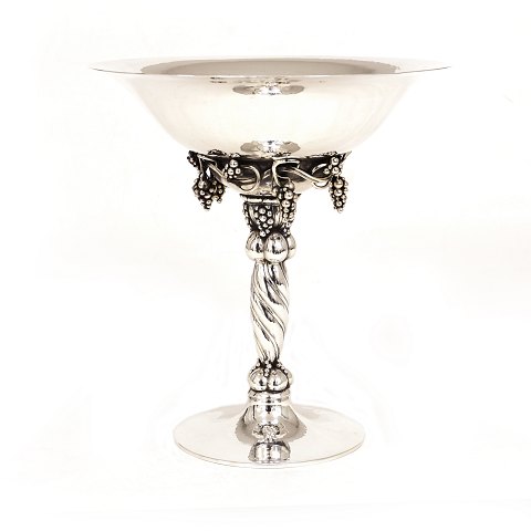 A Georg Jensen sterlingsilver grape tazza from the 
period 1925-32. #264. H: 27cm. W: 1.152gr