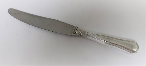 Dobbelt riflet. Silberbesteck (830). Gestempeltes HD (Danielsen). 
Frühstücksmesser. Länge 20,7 cm. Es sind 8 Stück auf Lager. Der Preis ist pro 
Stück.