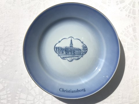 Bing & Grondahl
The castle set
Cake plate
Christiansborg
# 616
*40 DKK