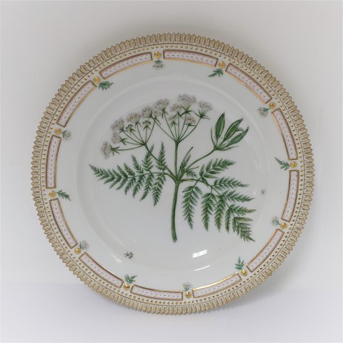 Royal Copenhagen Flora Danica. Dinner plate. Design # 3549. Diameter 25 cm. (1 
quality). Myrrhis odorata Scop