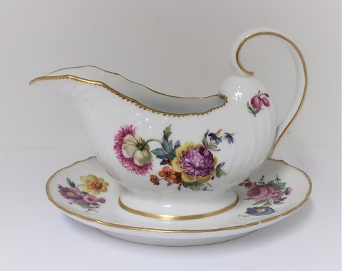 Royal Copenhagen. Saksisk blomst. Sauceskål. Model 4 / 1649. Længde  21 cm.  
Produceret før 1890. (1  sortering)