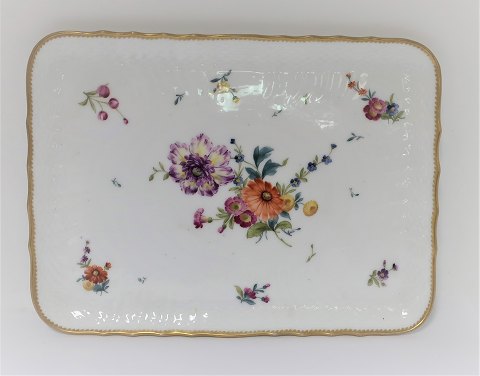 Königliches Kopenhagen. Sächsische Blume. Quadratischer Tablett. Länge 28 cm. 
Produziert vor 1890. (1 Wahl)