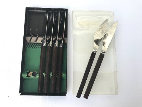 Opus knives with teak shaft
* 50 DKK