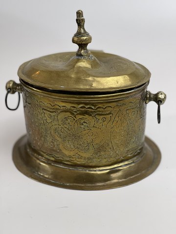 Antike marokkanische Teedose aus Messing, Naher Osten, Anfang des 20. 
Jahrhunderts.