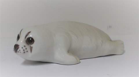 Bing & Grøndahl. Porcelænsfigur. Sælunge. Model 2468. Længde 15,5 cm. (1 
sortering)