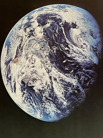 Vintages NASA-Farboffsetfoto der Erde, gesehen vom Apollo 8-Raumschiff im 
Dezember 1968
