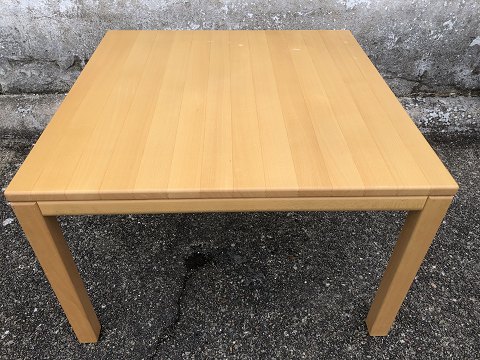 Haslev table
Light beech
875 DKK