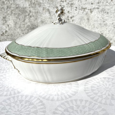 Royal Copenhagen
Grün gebogen
Terrine
Nr. 952/1702
* 975 DKK