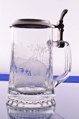 Beer mug with pewter lid