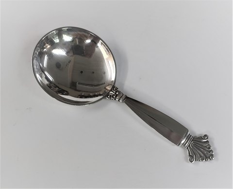 Georg Jensen. Silberbesteck. Königin. Zucker Löffel. Länge 10cm.