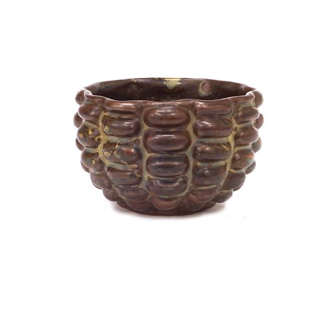 Axel Salto, 1889-1961, stoneware bowl. Signed 
Salto for Royal Copenhagen. H: 6,3cm. D: 9,7cm