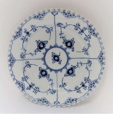 Royal Copenhagen. Blue Fluted Full Lace. Dinner plate. Model 1084. Diameter 25 
cm. (1 quality).