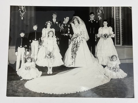 Offizielles Hochzeitsfoto (Pressefoto) von der Hochzeit von Prinzessin Diana und 
Kronprinz Charles im Jahr 1981.