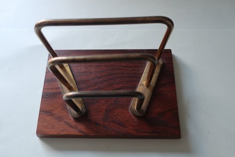 Vintage / retro Briefablage aus Holz und Messing
L: um 11cm