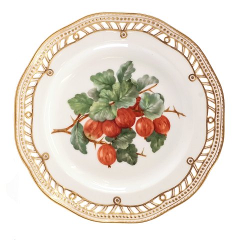 Royal Copenhagen Flora Danica fruit plate 3584. 
Nice condition. D: 22cm