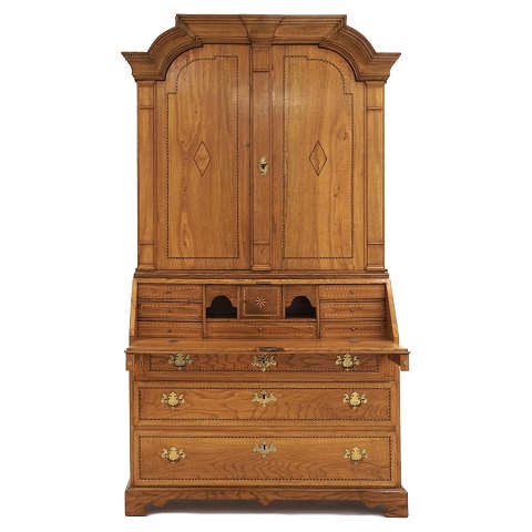 Baroque elm cabinet. Denmark circa 1750. H: 213cm. 
W: 117cm. D: 76cm