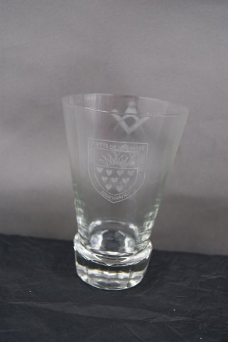 Danish freemason glasses, beer glasses for the lodge NRBO2 København, engraved with freemason symbols, on an edge-cutted foot