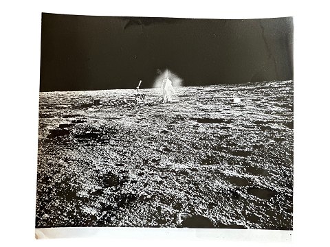 NASA: Originales Vintage-Gelatine-Silber-Schwarz-Weiß-NASA-Foto des leuchtenden 
Astronauten Alan L. Bean auf dem Mond während der Apollo 12-Mission