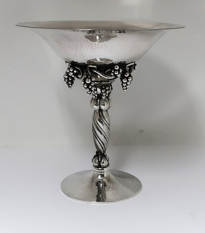 Georg Jensen. Sterling (925). Grape bowl. Model 263. Height 19 cm. Diameter 18,1 
cm. Produced 1925-1932