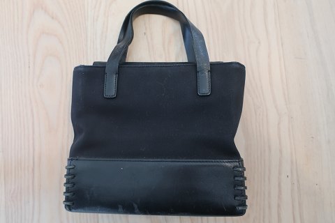 Eine schöne Vintage
Von "DKNY" 
Tasche mit schön Deko