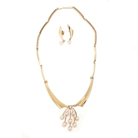 Just Andersen Halskette und Ohrringe aus 14kt Gold 
beide mit Perlen. Halskette L: 41cm. G: 35,1gr