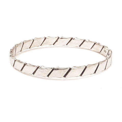 Hans Hansen sterlingsilver bangle 203. Marked Hans 
Hansen. D: 6,4cm