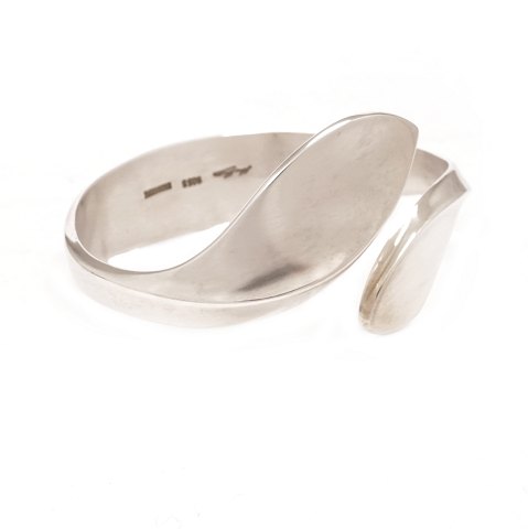 Hans Hansen sterlingsilver bracelet marked Hans 
Hansen, Denmark. Size inside: 5,8x6,5cm
