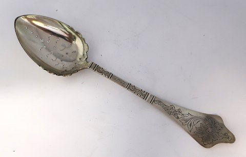 Antik rococo. Sølvbestik (830). Jordbærske. Længde 27 cm. Produceret 1908.