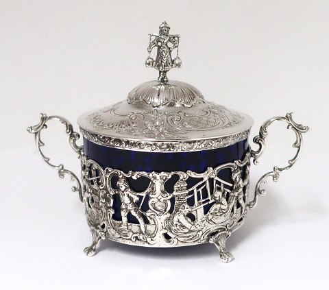 Sugar bowl with blue glass and silver mounting (800). Diameter 9 cm.