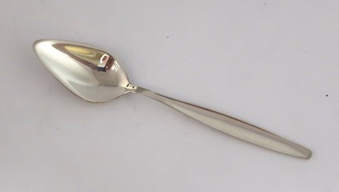 Georg Jensen. Silberbesteck (925). Cypres. Traubenlöffel. Länge 16 cm.