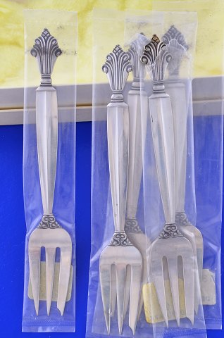 Georg Jensen Acanthus Silver cutlery unused 5cake forks