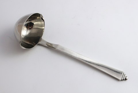 Georg Jensen. Silberbesteck (830). Pyramide. Saucenlöffel.. Länge 17 cm. 
Produziert 1929