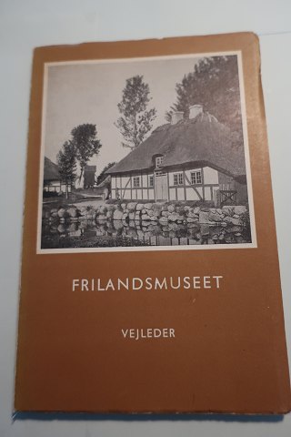 Frilandsmuseets Vejleder
Inkl. Plan over museumsparken findes på bageste omslags inderside
Tekst: Kaj Uldall
Nationalmuseets 7. afdeling
1972, 2. oplag
Sideantal: 94
In a good condition