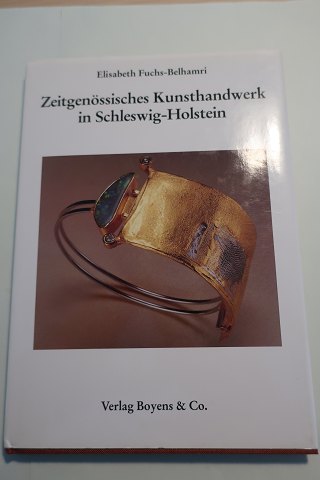 Zeitgenössiches Kunsthandwerk in Schleswig-Holstein
Text: Deutsch
Af Elisabeth Fuchs-Belhamri
Westholsteinische Verlagsanstalt , Boyens & Co., Heide
1993
Sideantal 95
In gutem Stande