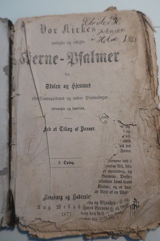 Vor Kirkes Stjernepsalmer
For Skolen og Hjemmet
Efter Pontoppidans og andre Psalmebøger (Salmebøger)
Udvalgte og samlede 
Med et Tillæg af bønner
Fra 1877
Indskrevet tidligere ejers navn samt årstal: 1883