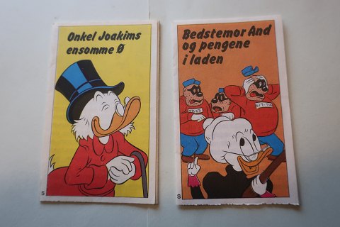 Für Sammler:
Disney Heften
Sehr selten
1. Onkel Joakims Ensome Ø
2. Bedstemor And og Pengene i Laden
Aus Walt Disney Productions
2 stk
H: 8,5cm
Aus die 1900-Jahren 
In gutem Stande
Aus die 1900-Jahren
10 stk. 
In gutem Stande