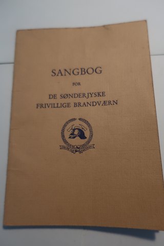 Sangbog for de Sønderjyske Frivillige Brandværn
1961
Udgivet af Sønderjysk Frivillige Brandværn
Sideantal: 62
In a good condition