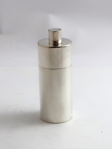 Georg Jensen. Sterling pepper grinder. Søren Georg Jensen. Design 1114. Height 
8.6 cm.